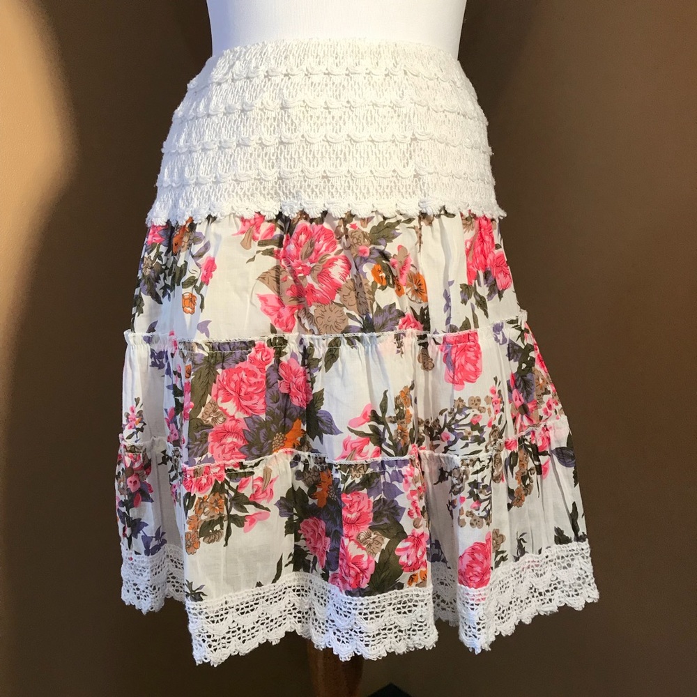 Maxinne Mode LA flower skirt, size small